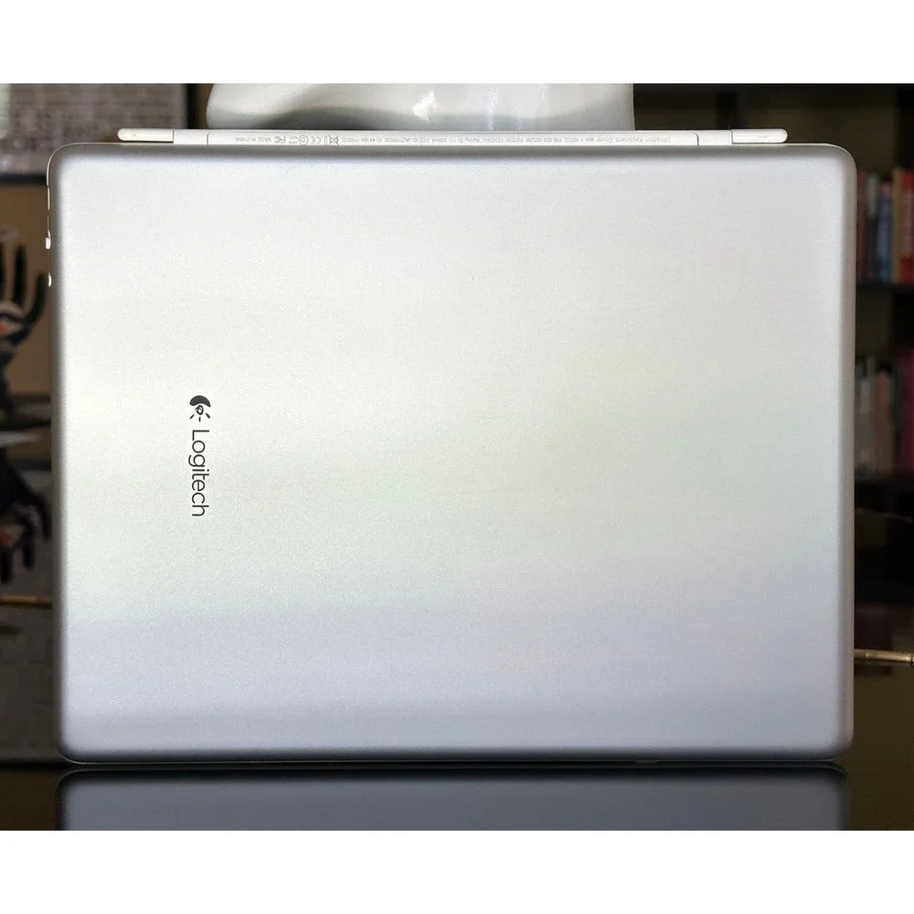 White Logitech Ultrathin Bluetooth Keyboard Tablet Cover Low Profile iPad 2/3/4